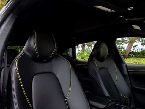 Used 2021 Aston Martin DBX AWD/4WD image 17