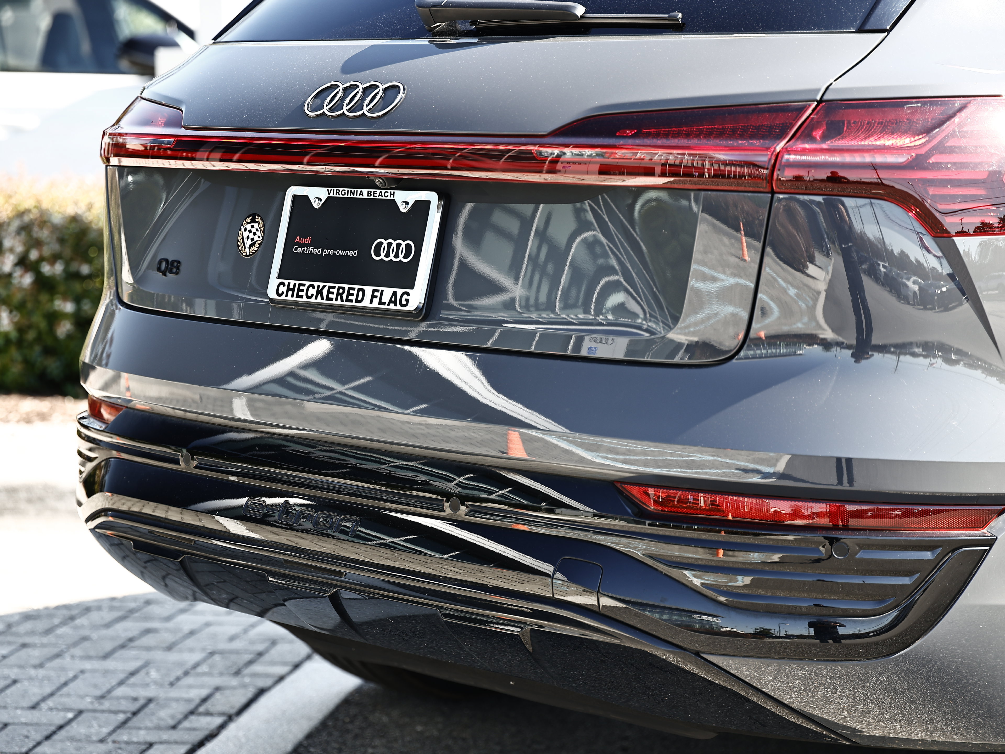 Used 2024 Audi Q8 e-tron Premium Plus AWD/4WD image 8