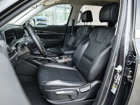 Used 2024 Kia Telluride LX FWD image 19