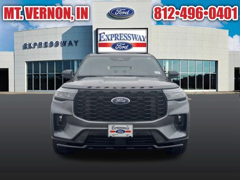 Used 2025 Ford Explorer ST-Line w/ ST-Line Street Pack AWD/4WD image 4