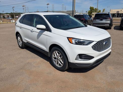 Used 2024 Ford Edge SEL image 8