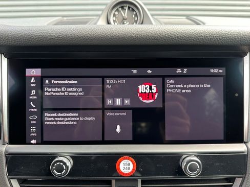 Certified 2025 Porsche Macan AWD/4WD image 35