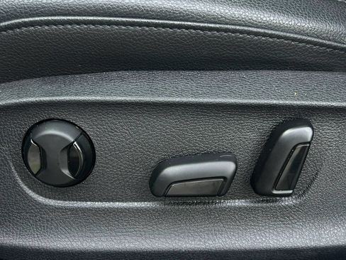 Used 2012 Volkswagen Passat TDI SE FWD image 50