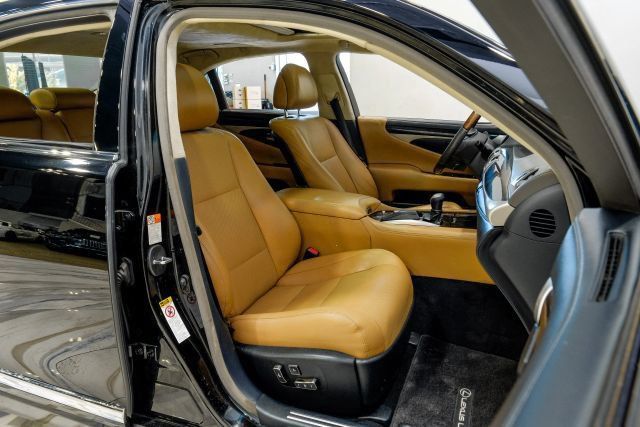 Used 2015 Lexus LS 460 w/ Comfort Package RWD image 46