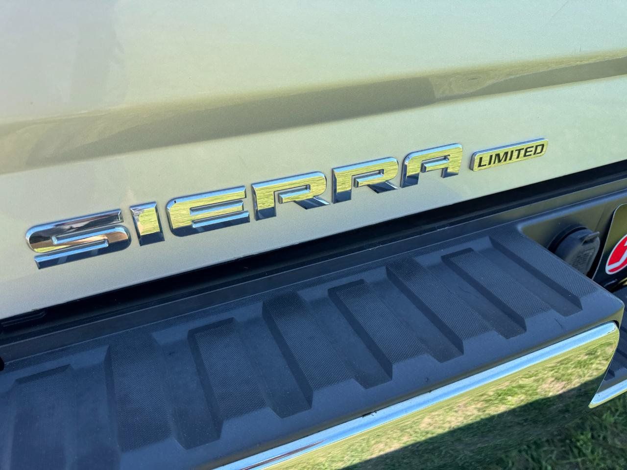 Used 2019 GMC Sierra 1500 SLE w/ SLE Value Package AWD/4WD image 19
