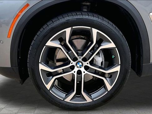 Used 2025 BMW X5 xDrive40i w/ Premium Package AWD/4WD image 8