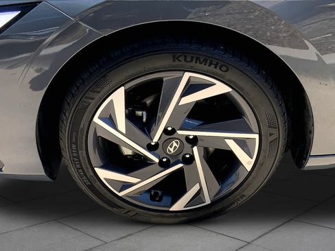 Used 2025 Hyundai Elantra Sport FWD image 11