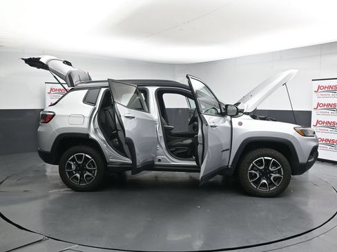 Used 2024 Jeep Compass Trailhawk AWD/4WD image 46