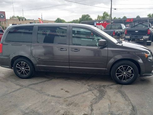 Used 2016 Dodge Grand Caravan SE FWD image 7