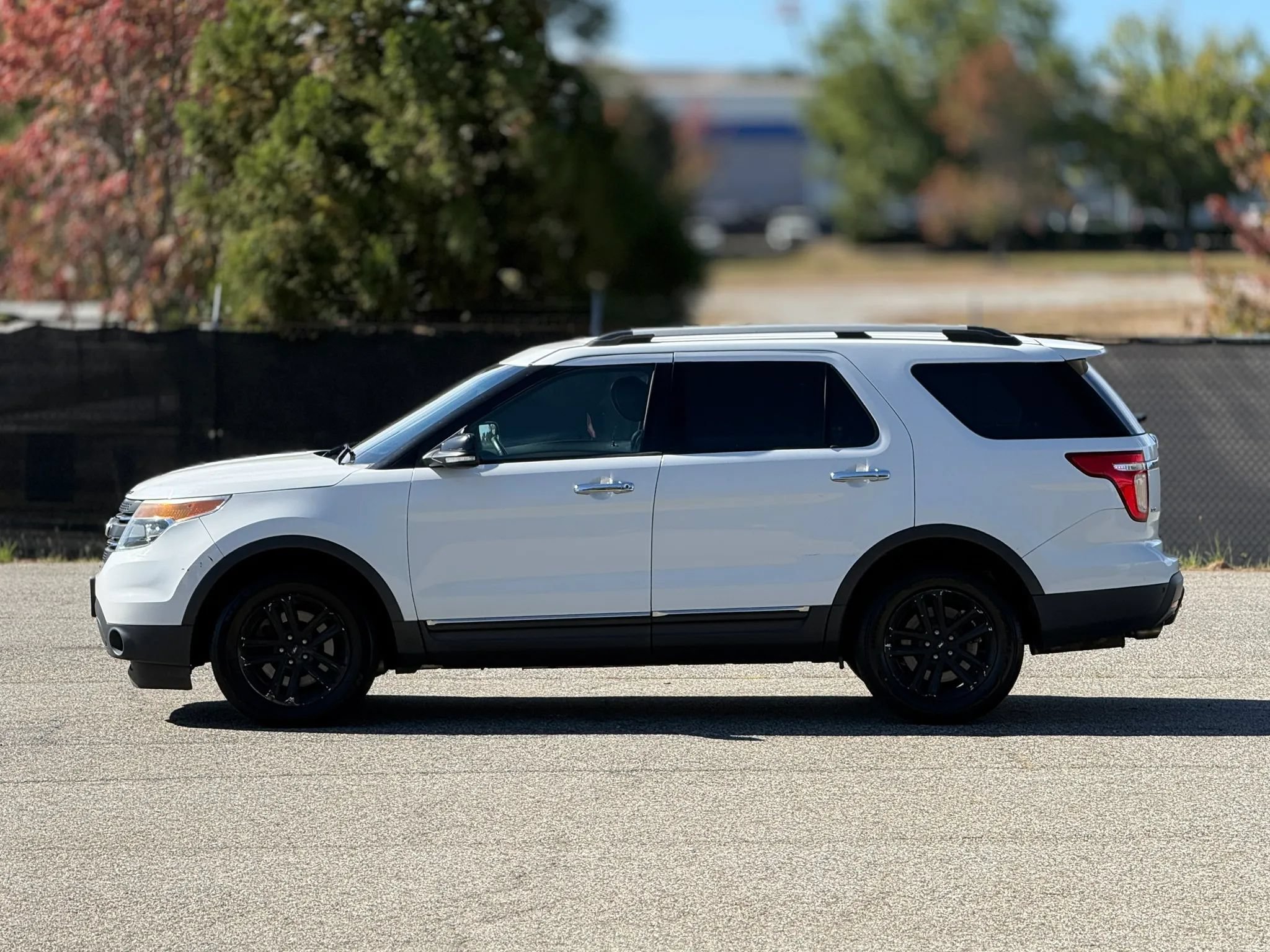 Used 2015 Ford Explorer XLT w/ Equipment Group 202B AWD/4WD image 8