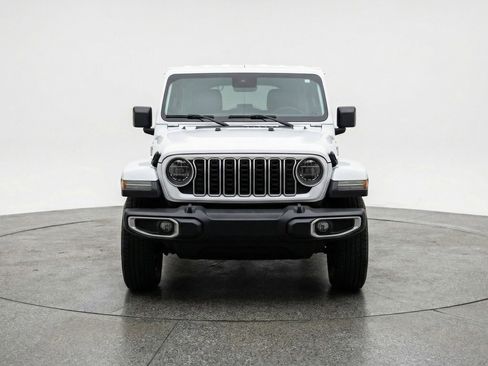 Used 2025 Jeep Wrangler Sahara image 2