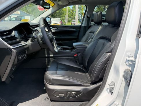 Used 2022 Jeep Grand Cherokee Limited 4xe image 12