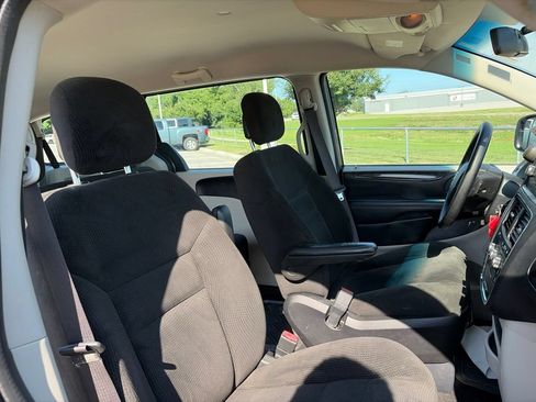 Used 2016 Dodge Grand Caravan American Value Package FWD image 22