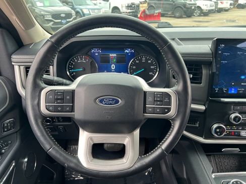 Used 2024 Ford Expedition XLT image 10