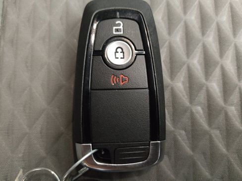 Used 2021 Ford Escape SE image 32