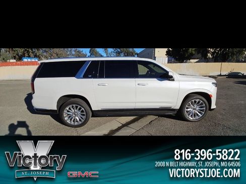 Used 2024 Cadillac Escalade ESV Premium Luxury image 12