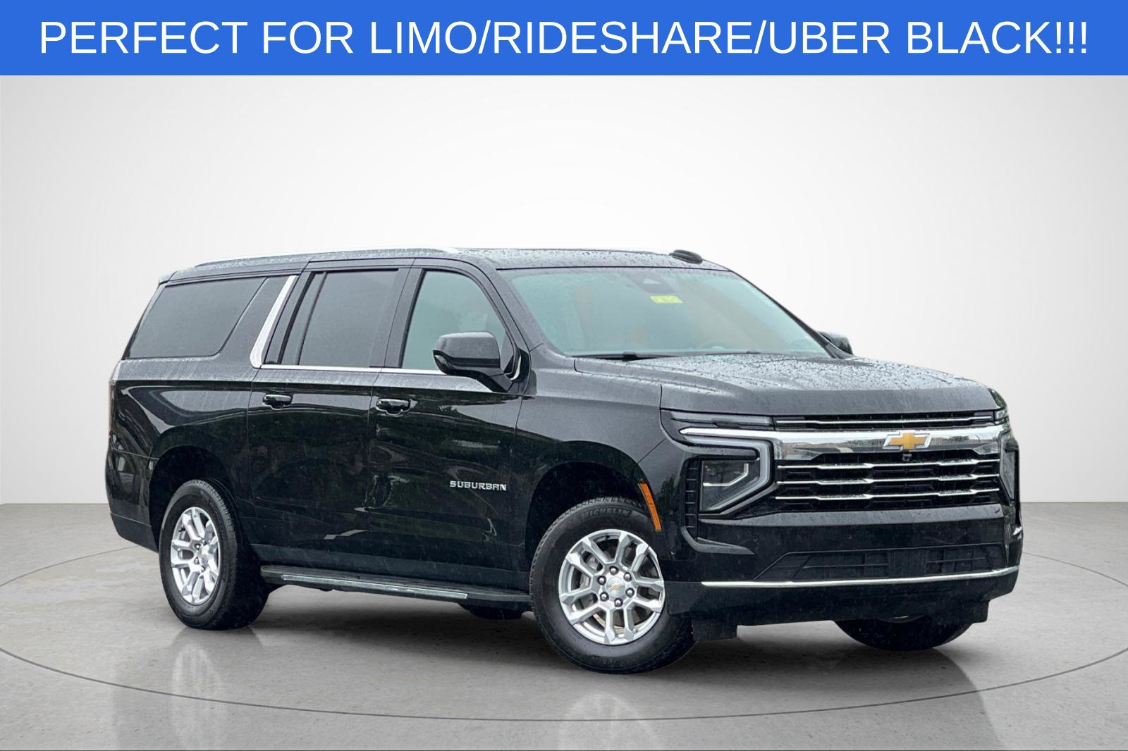 Used 2025 Chevrolet Suburban LT AWD/4WD image 2