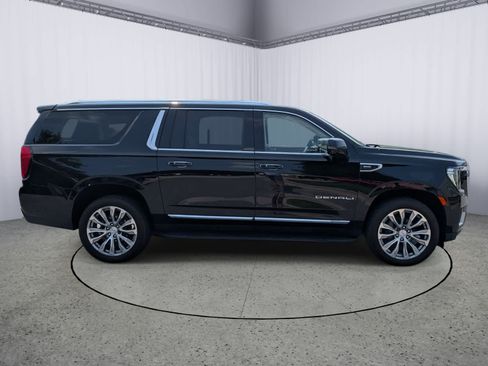 Used 2023 GMC Yukon XL Denali AWD/4WD image 2