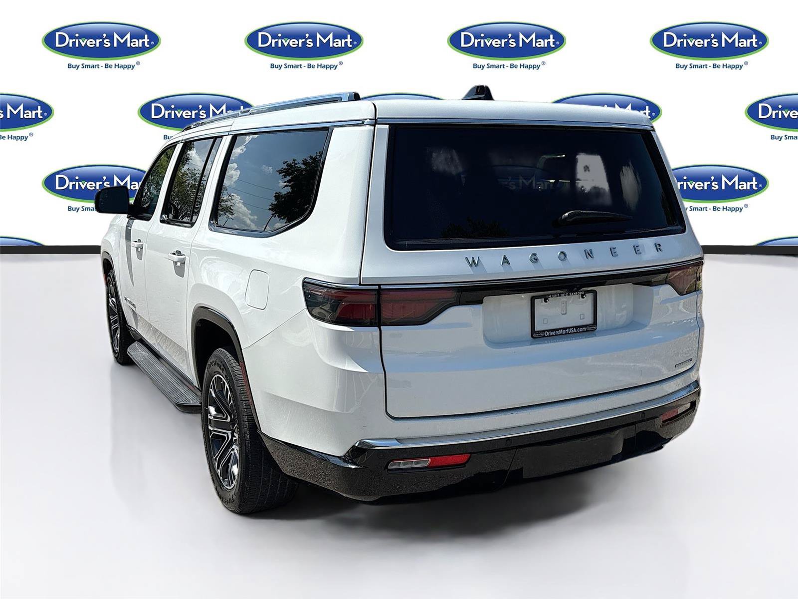 Used 2024 Jeep Wagoneer L Series II RWD image 5