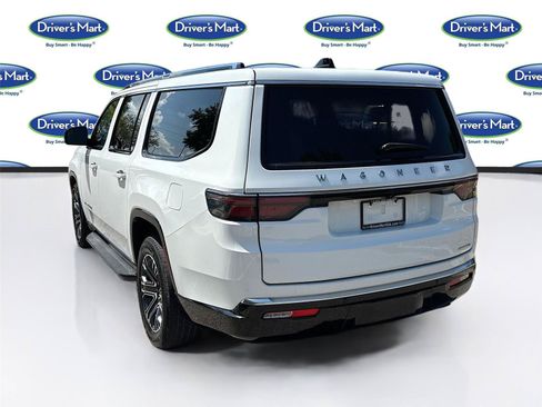 Used 2024 Jeep Wagoneer L Series II RWD image 5