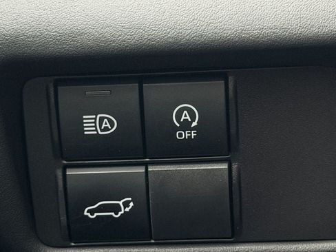 Used 2024 Toyota Highlander LE FWD image 24