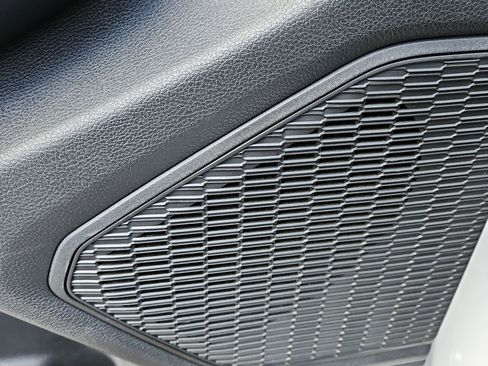 Used 2024 Jeep Grand Cherokee Laredo image 17