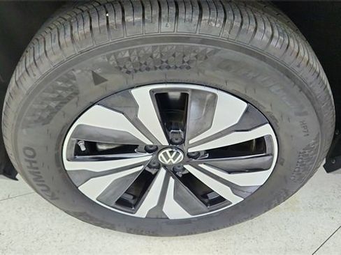 Used 2025 Volkswagen Atlas SE image 61