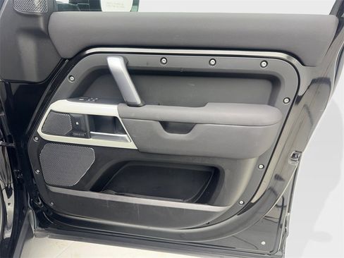 Used 2022 Land Rover Defender 110 X-Dynamic SE image 46