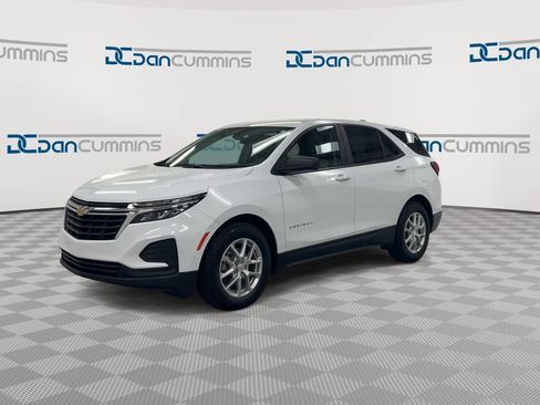 Used 2022 Chevrolet Equinox LS w/ LS Convenience Package FWD image 4