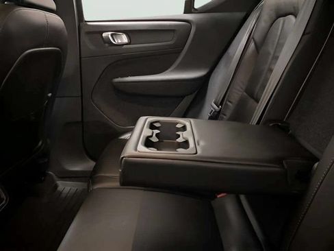 Used 2023 Volvo XC40 B4 Core w/ Convenience Package FWD image 65