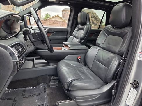 Used 2023 Lincoln Navigator Reserve AWD/4WD image 9