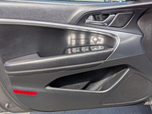 Used 2025 Genesis G70 2.5T RWD image 11