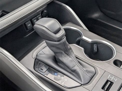 Used 2020 Toyota Highlander L image 26