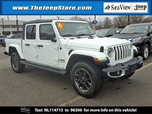 Certified 2022 Jeep Gladiator Overland w/ LED Lighting Group image 1