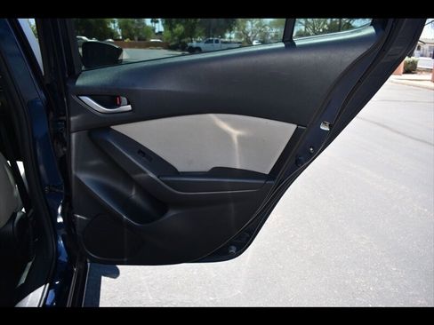 Used 2016 MAZDA MAZDA3 i Touring FWD image 26