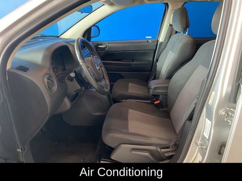 Used 2011 Jeep Compass Sport FWD image 9