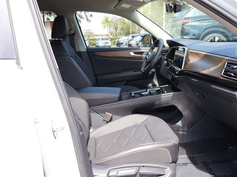 Used 2024 Volkswagen Atlas SE image 31