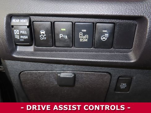 Used 2015 Toyota Sienna Limited image 27