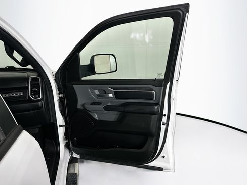 Used 2021 RAM 1500 Big Horn RWD image 30