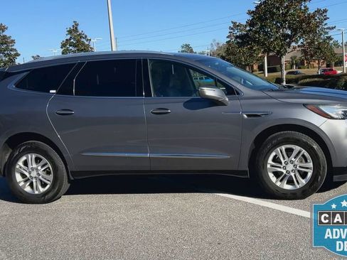 Used 2019 Buick Enclave Essence image 2