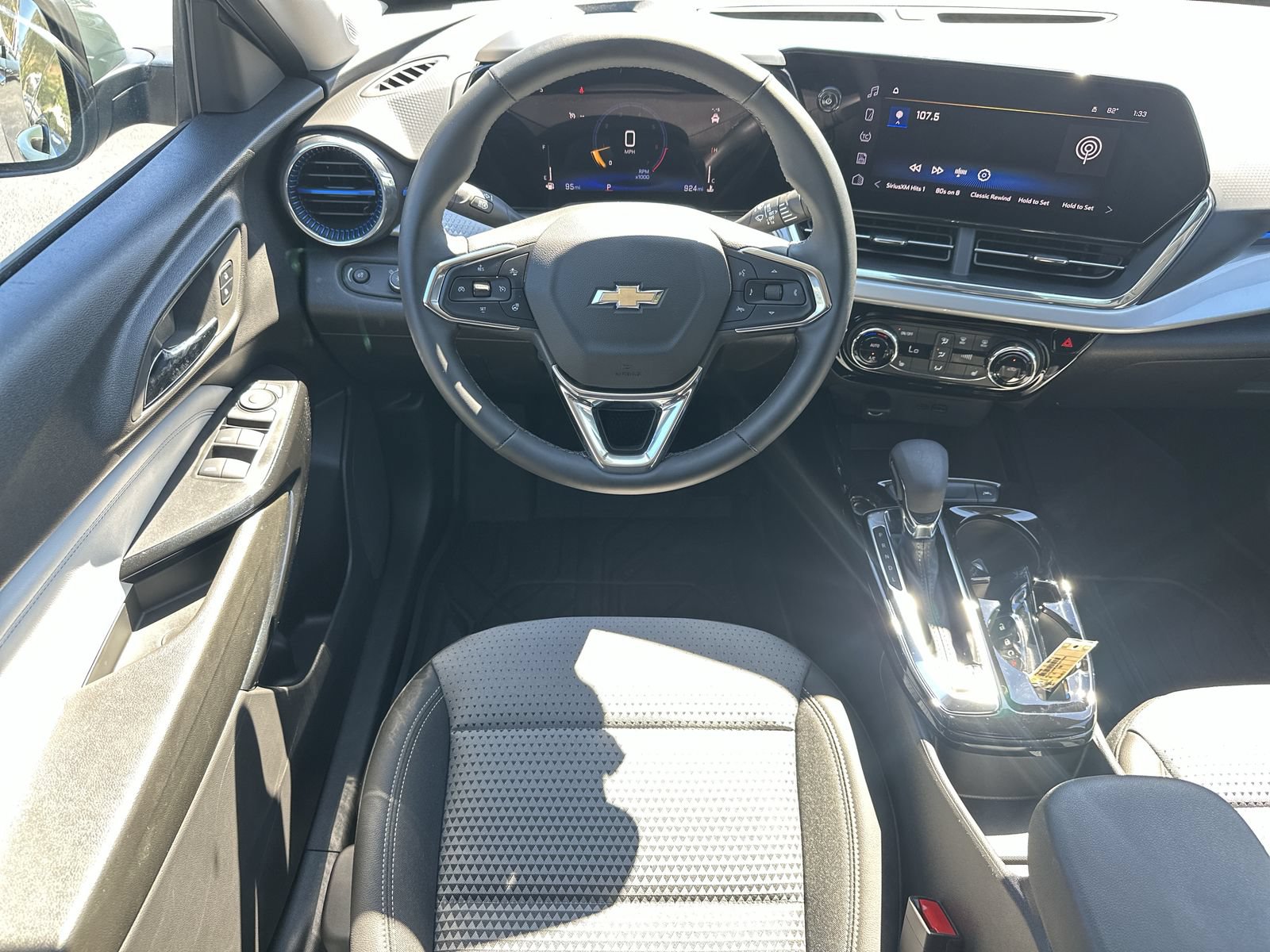 Used 2025 Chevrolet Trax LT w/ Driver Confidence Package FWD image 17
