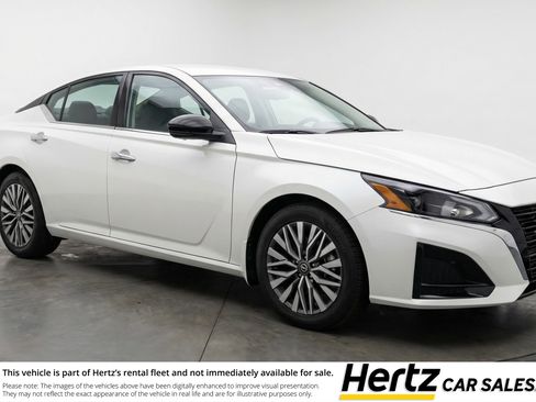 Used 2025 Nissan Altima 2.5 SV FWD image 1