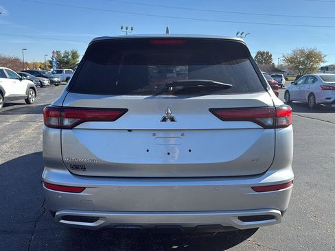 Used 2024 Mitsubishi Outlander SE Black Edition image 8