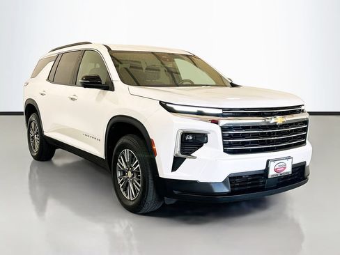 Used 2024 Chevrolet Traverse LT w/ LPO, Floor Liner Package FWD image 3