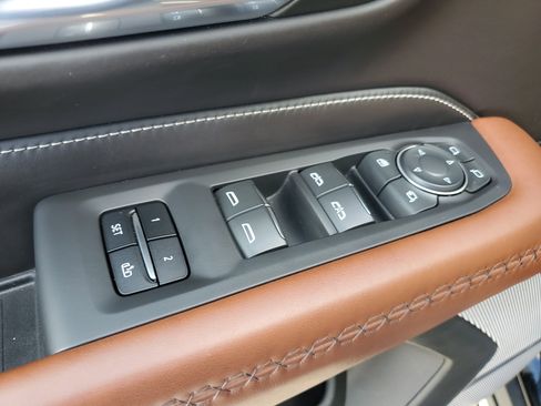 Used 2023 GMC Yukon Denali Ultimate image 36