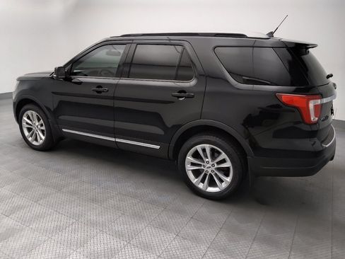 Used 2018 Ford Explorer XLT w/ Equipment Group 202A AWD/4WD image 3