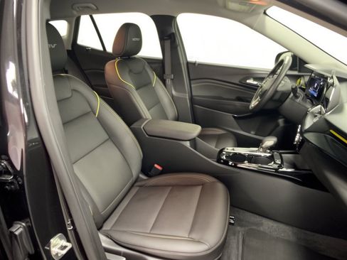 Used 2025 Chevrolet Trax ACTIV w/ Driver Confidence Package FWD image 30