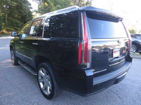 Used 2015 Cadillac Escalade Luxury image 5