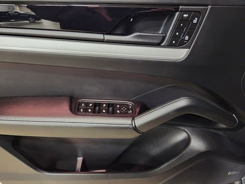 Used 2024 Porsche Cayenne image 41
