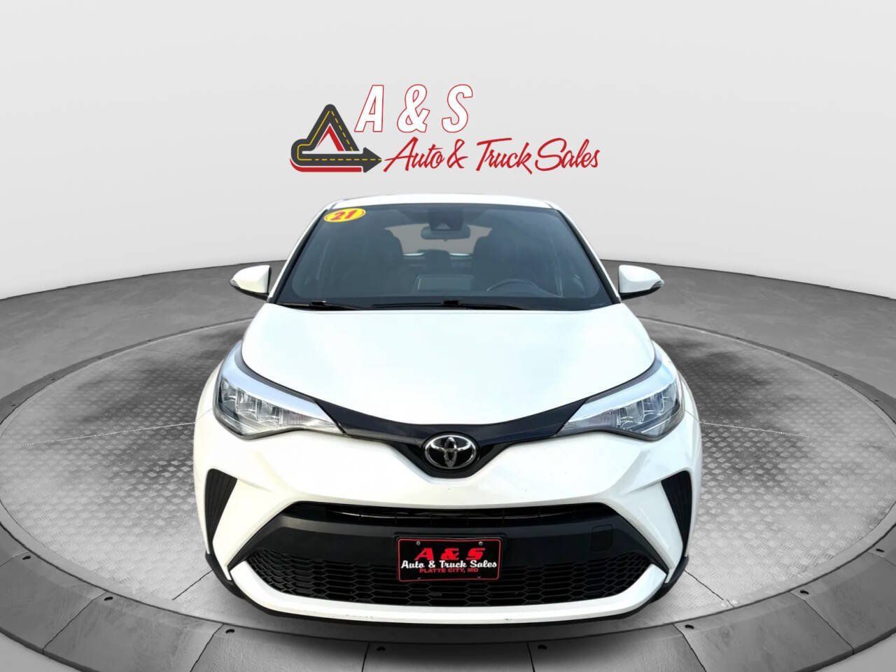 Used 2021 Toyota C-HR XLE FWD image 2